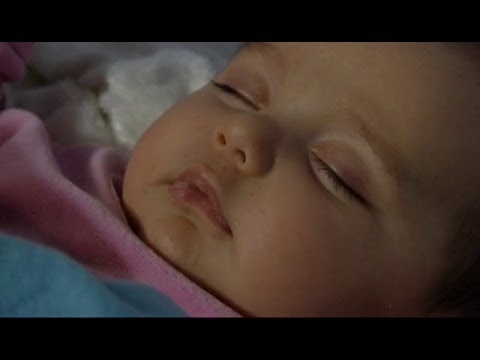 Espasmos en recién nacidos: ¿Qué hacer si tu bebé tiembla mientras duerme?